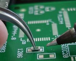 smd soldering،آموزش نصب یک مقاومت کوچک اس ام دی با استفاده از پنس و ابزار داغ